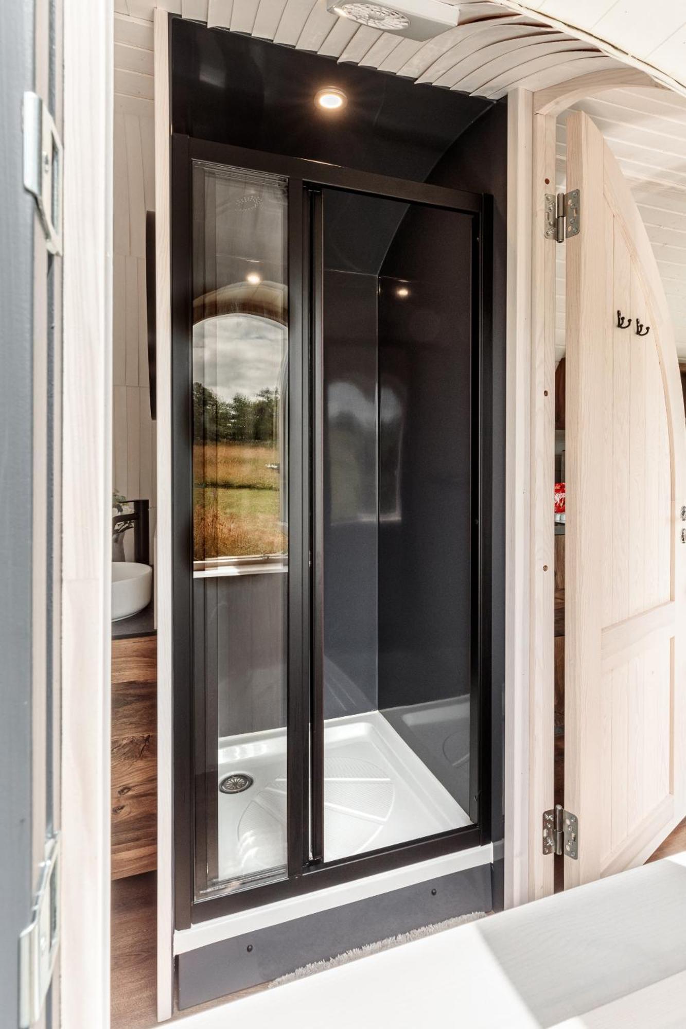 レクサム Oak Meadヴィラ 部屋 写真